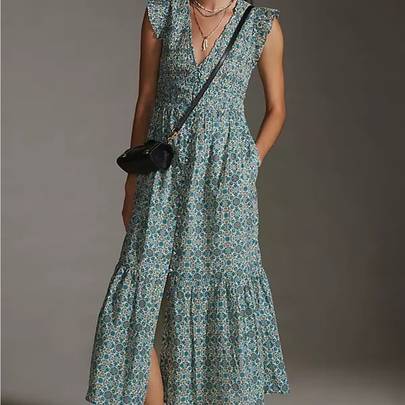 Anthropologie Dresses & Skirts - Anthropologie Floral V-Neck Midi Dress size Med